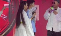 八卦博主爆料杨紫视频,揭秘明星幕后生活片段